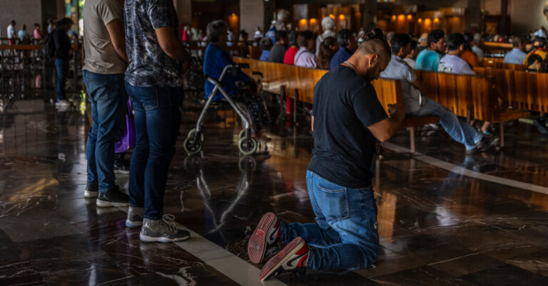 Baseball Gamers Go to Mexico’s Basilica de Santa María de Guadalupe