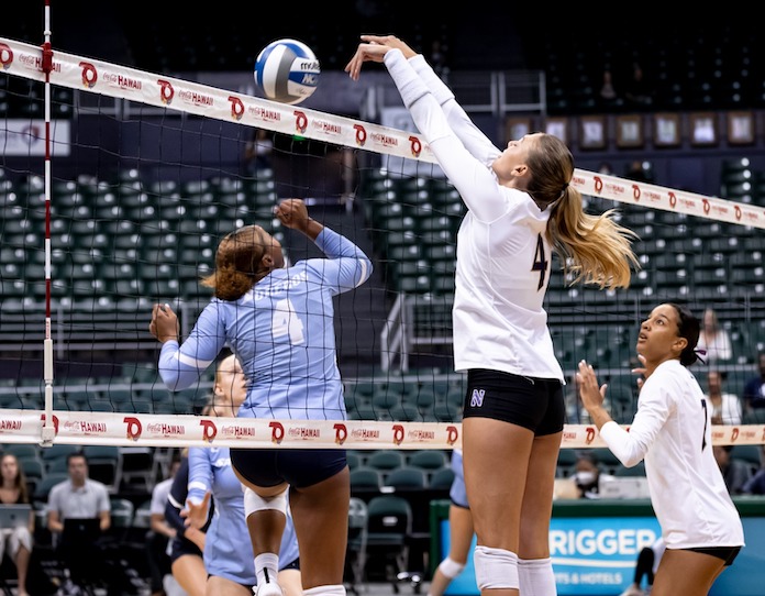 NCAA: Oregon sweeps UH; Northwestern, Duke, Loyola Chicago rating upsets