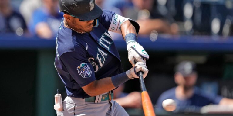 Julio Rodriguez notches 5 hits, 5 RBIs, go-ahead homer in Mariners win