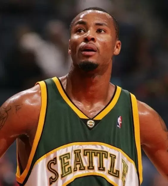 Rashard Lewis tells story of incomes contract with the Sonics as a second-round choose