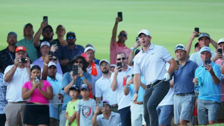 Rory McIlroy saddled with dangerous again at FedEx Cup finale