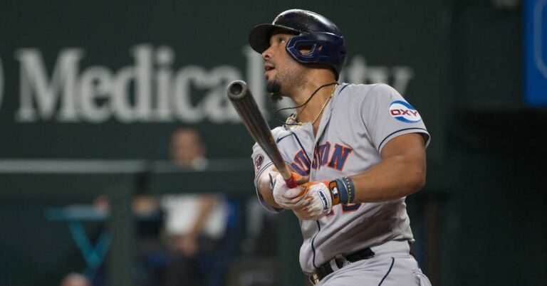 After a Tough Season, José Abreu Got here Up Big within the Division Sequence