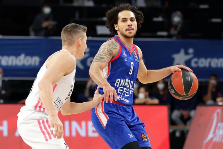 Shane Larkin led Anadolu Efes previous Partizan in an exhilarating encounter