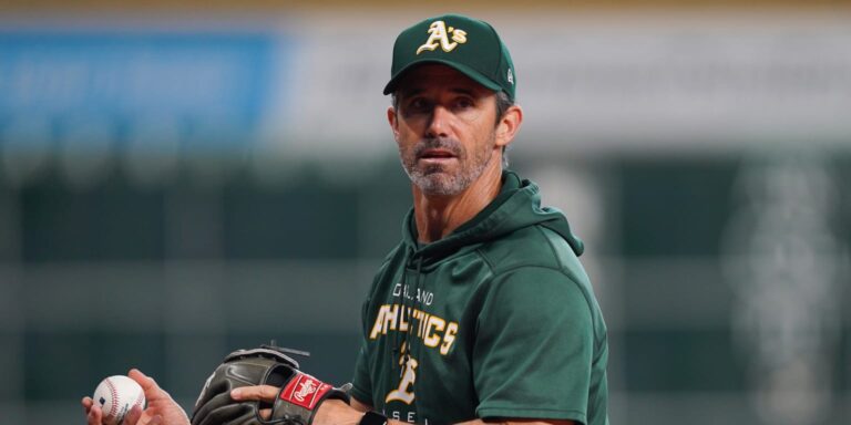 Yankees rent Brad Ausmus as bench coach (supply)