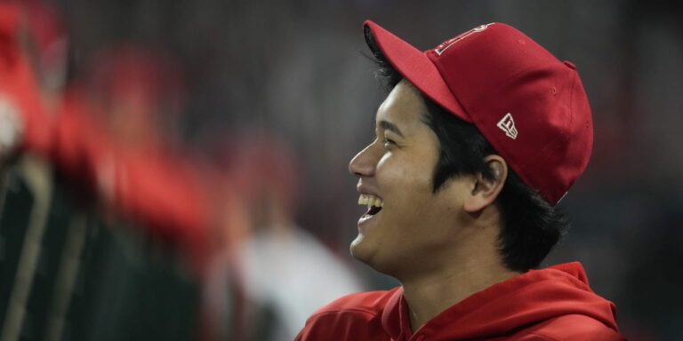 Shohei Ohtani donates gloves to Japanese elementary faculties