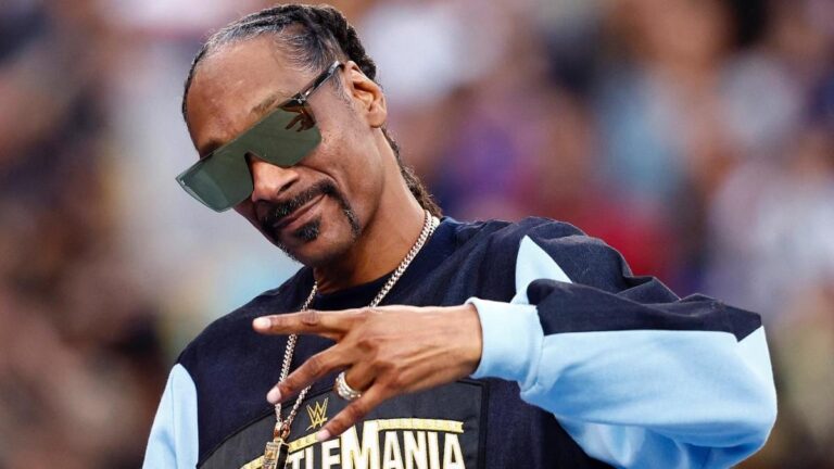 WATCH: Snoop Dogg provides his golden WWE Championship belt to Eagles for safekeeping till WrestleMania 40