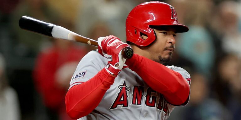Eduardo Escobar reaches cope with Blue Jays