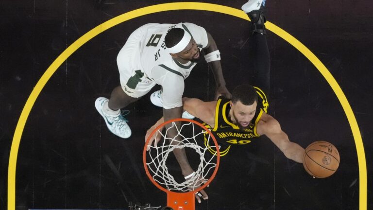 NBA roundup: Warriors bulldozes Bucks
