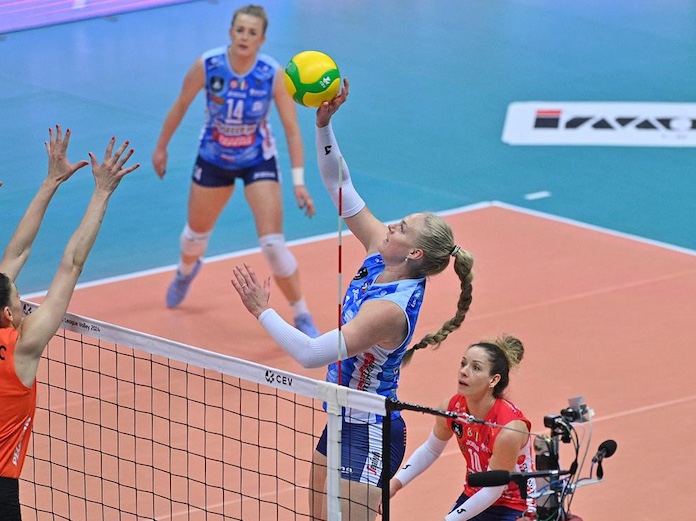 Worldwide volleyball: Rettke, Bajema, Plummer, Lanier, Robinson Prepare dinner in Champions semifinals