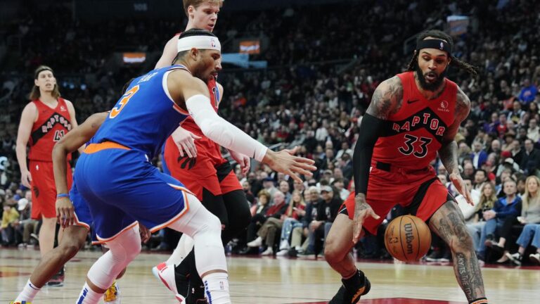 NBA roundup: Raptors finish 15-game skid, add to Bucks’ woes