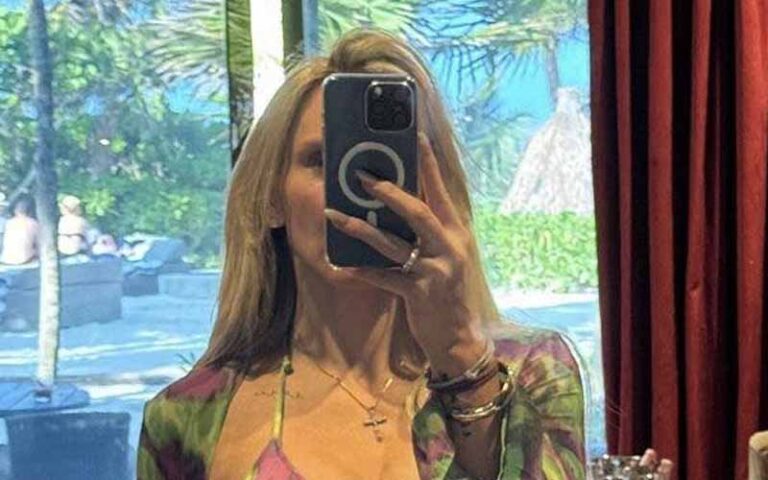 Charlotte Aptitude Dazzles in Attractive Mirror Bikini Selfie Drop
