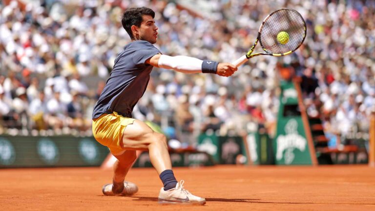 Alcaraz wins first set towards Zverev in Roland Garros ultimate