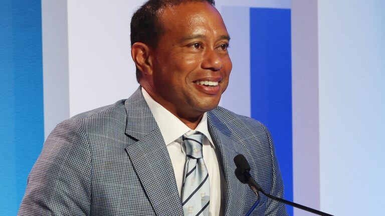 Tiger Woods Remembers Dad and mom And Racism Struggle In Corridor Of Fame Entry