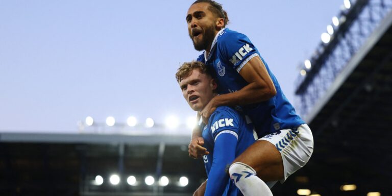 Everton concentrating on “explosive” Calvert-Lewin alternative