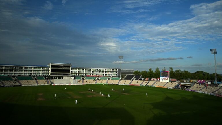 County Championship: Outsized bat prices Essex 12 factors in title race