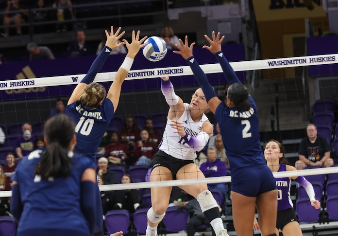 Volleyball At this time: Stanford sweeps Texas; Louisville tops Creighton; different ranked groups win