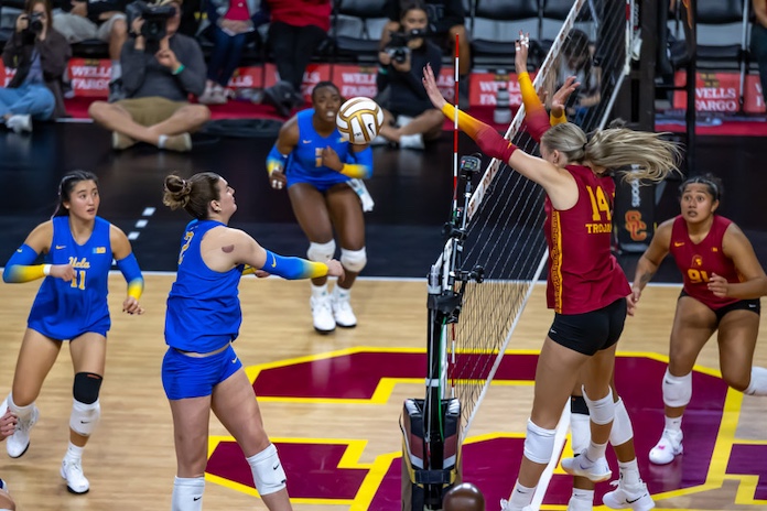 Volleyball At present: South Carolina wins at Florida for first time since 1986