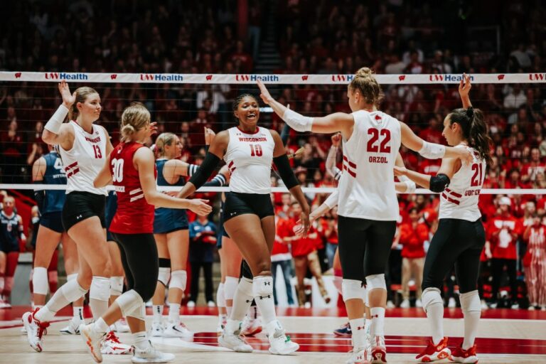 VolleyballMag Tremendous 16 Media Ballot: Louisville as much as No. 3, Creighton is 4th