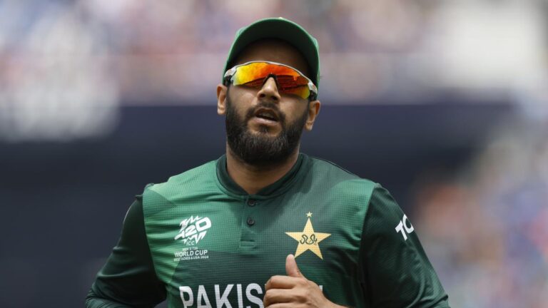 Pakistan’s Imad Wasim publicizes retirement from worldwide cricket