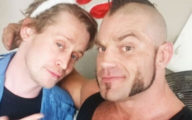 Brian Cage Hyperlinks Up with “House Alone” Star Macaulay Culkin for Festive Christmas