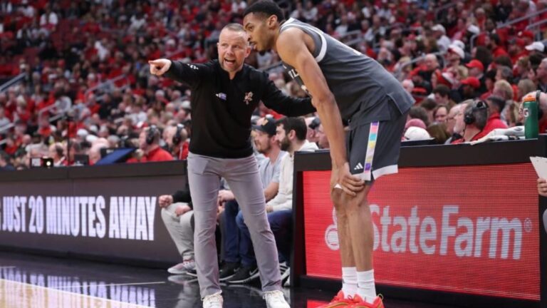 Dribble Handoff: Duke’s Jon Scheyer, Louisville’s Pat Kelsey amongst faculty basketball Coach of the Yr picks