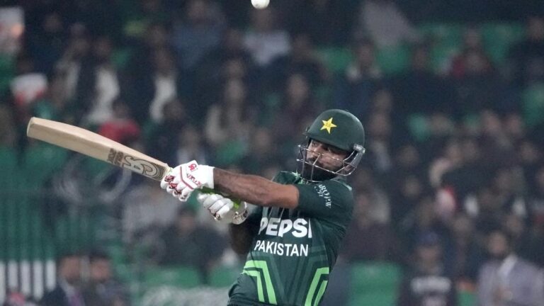 Fakhar Zaman Pulls Up Injured in Champions Trophy Opener – Massive Concern for Pakistan!