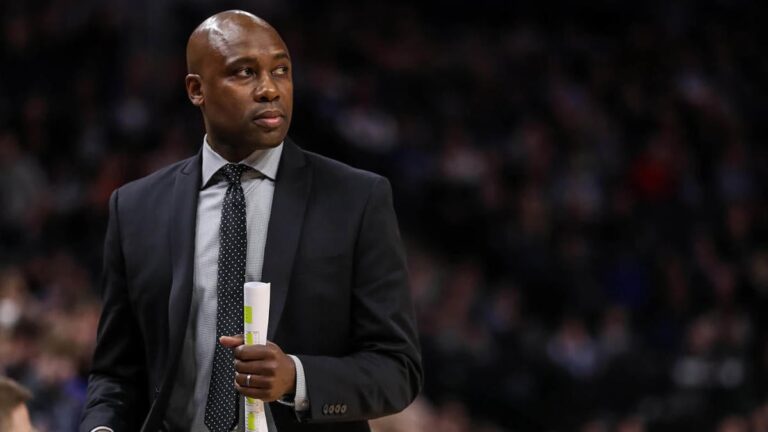 Kansas basketball hires former NBA star, coach Jacque Vaughn as assistant beneath Invoice Self