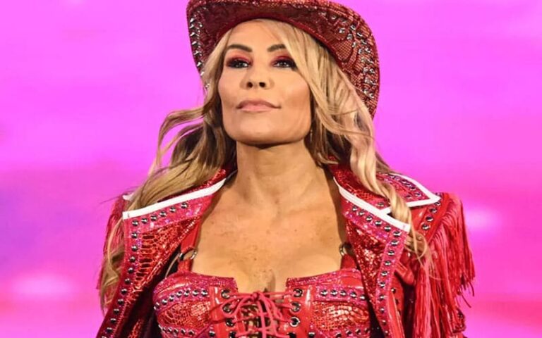 Natalya Makes Historical past as First Lady to Obtain Lou Thesz Award from Cauliflower Alley Membership