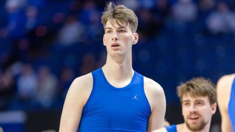 Olivier Rioux, Florida basketball’s 7-foot-9 heart, works out for Gators soccer workforce