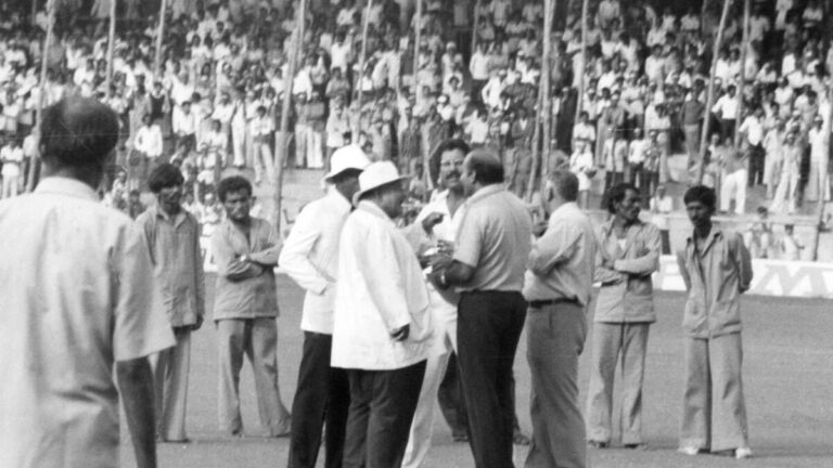From the archives: When Zaheer Abbas-led Pakistan walked off the sector in Bengaluru as Gavaskar neared his twenty eighth Check ton