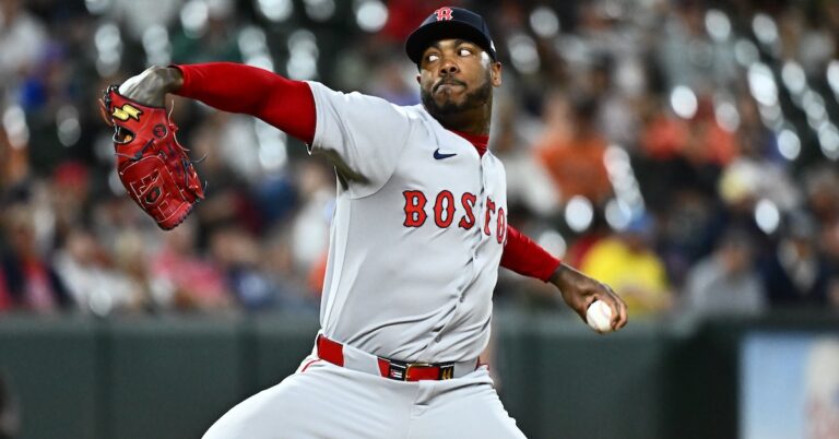 Aroldis Chapman Re-Ups With the Crimson Sox