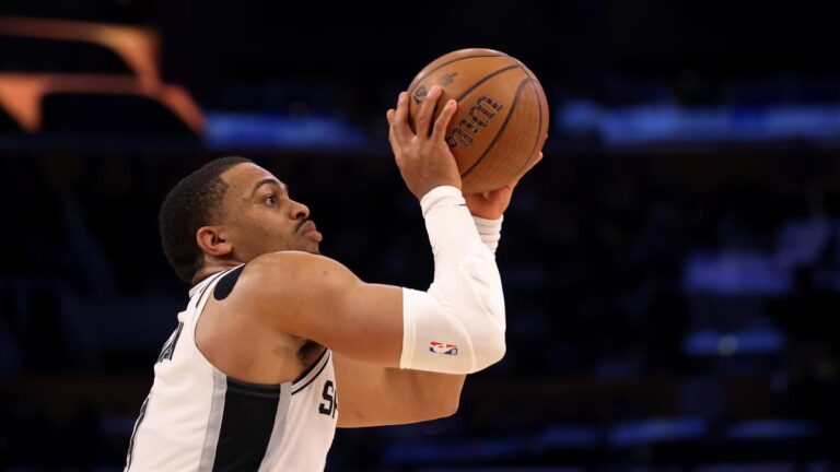 NBA roundup: Spurs knock off Thunder in matchup of West’s finest