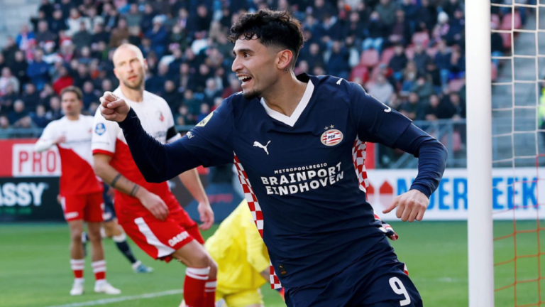 Ricardo Pepi scores off Sergino Dest help in PSV victory