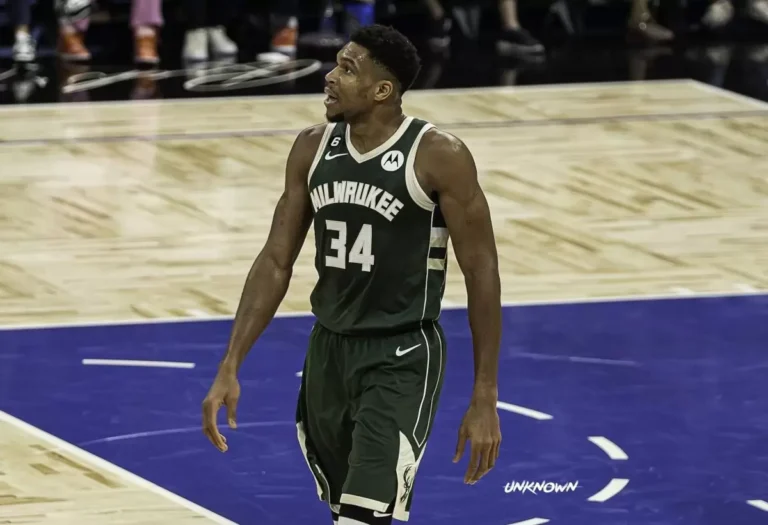 Giannis Antetokounmpo commerce talks paused by Bucks