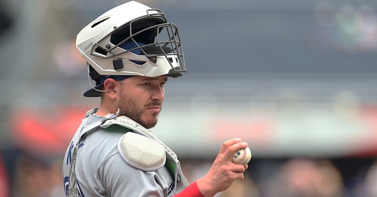 Alejandro Kirk Fractures Thumb in Week of Notable Accidents