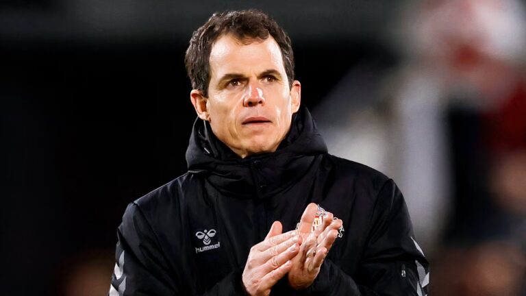 Fabrizio Romano reveals Regis Le Bris’ Sunderland future as sack speak swirls