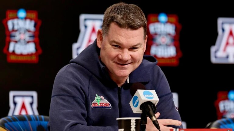 Tommy Lloyd staying at Arizona: Wildcats coach turns down large supply from North Carolina