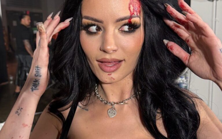 Paige Reveals Bloody Head Wound and Stitches After Chaotic WWE SmackDown Section